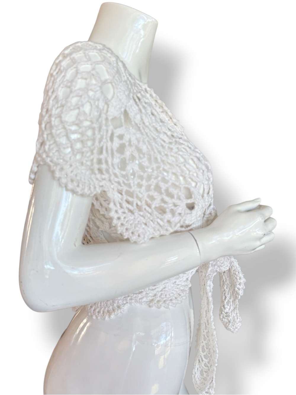 Rico Crochet Tie-Front Short Sleeve Shrug - White. Women’s Size Large - Picture 4 of 6